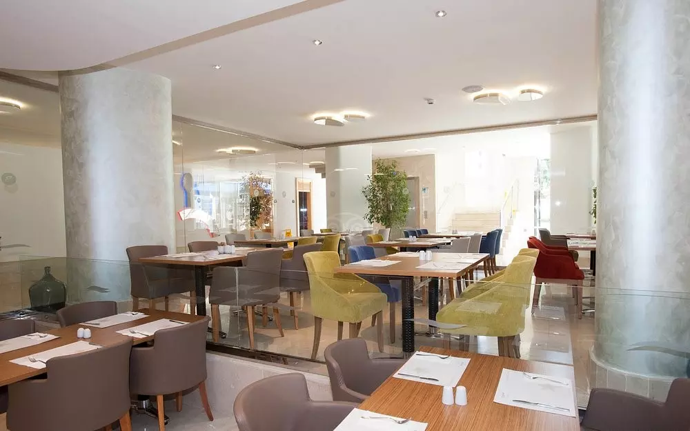 رستوران هتل بلو بی پلاتینیوم